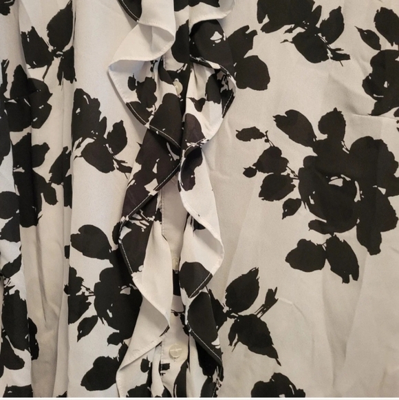 Worthington Black White Floral Ruffled Button-Up Blouse Size Large EUC - Picture 5 of 7